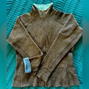 Women’s Mountain Hardwear zip up sweater